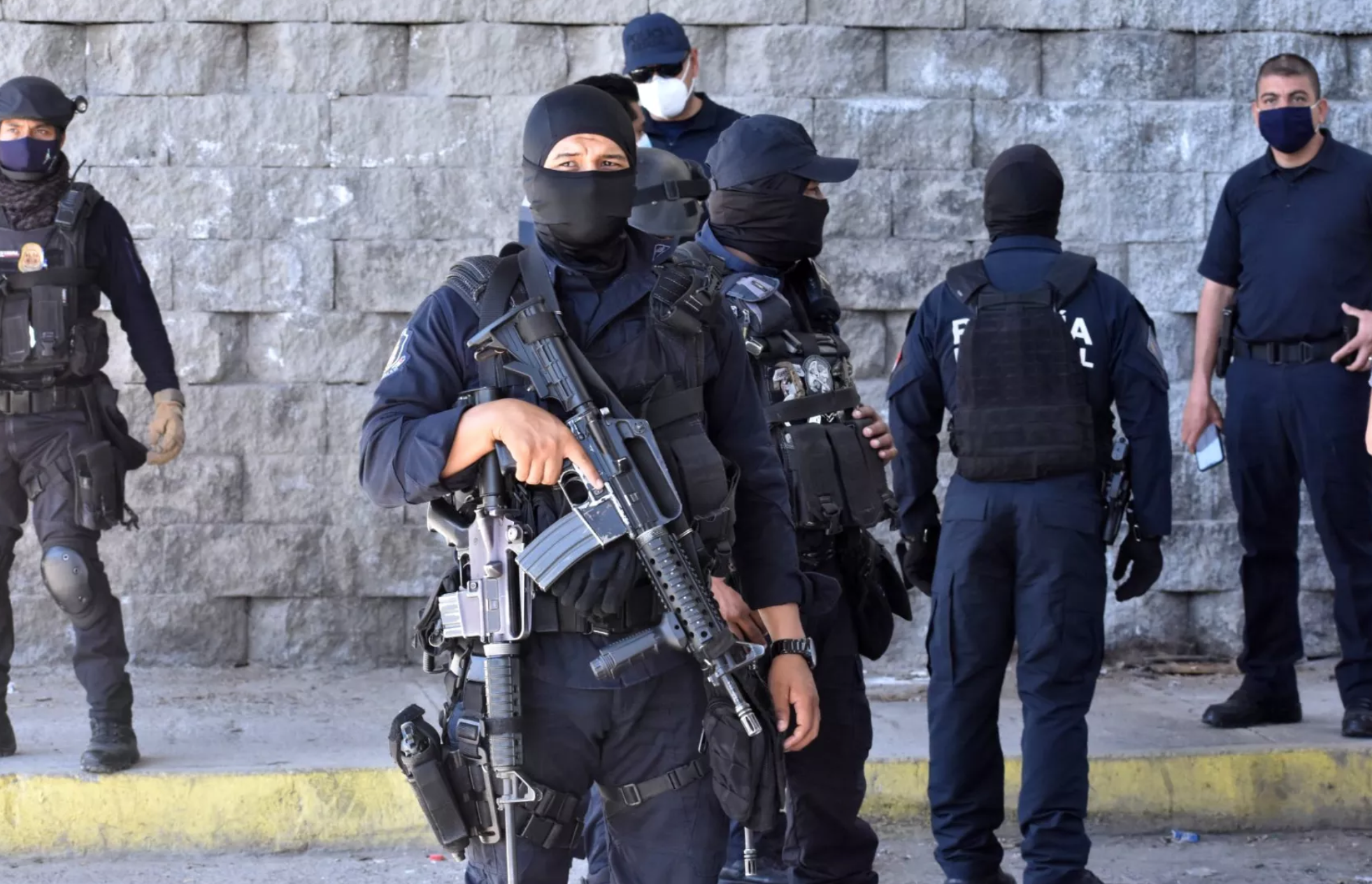 Policías en México ganan 8,000 pesos en promedio